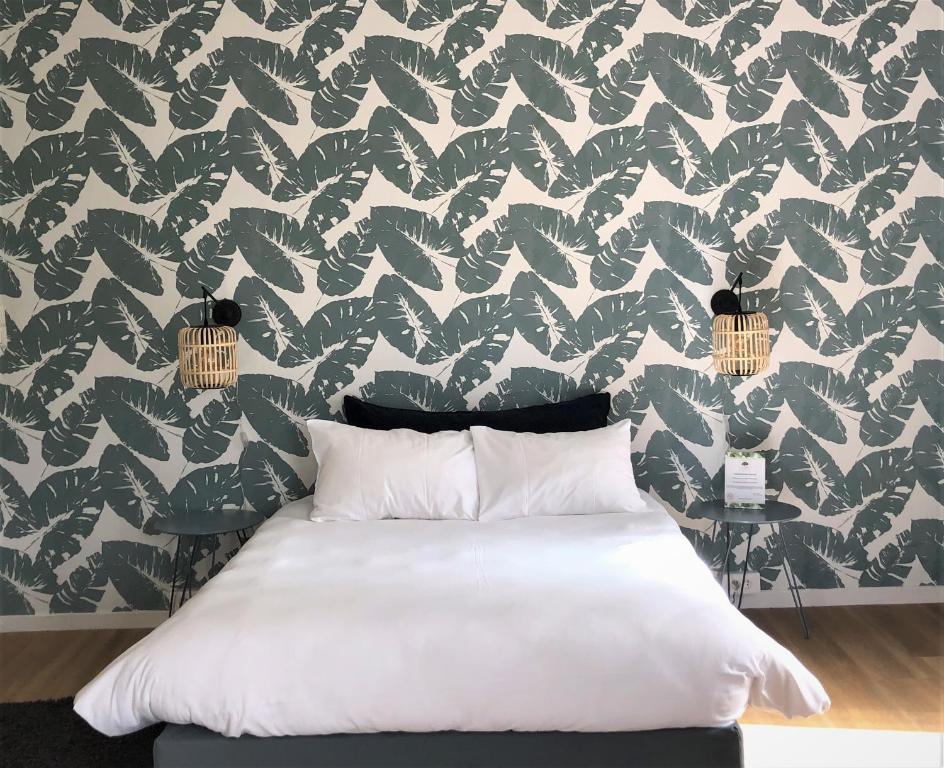 Letto o letti in una camera di Hôtel & Séminaire Le Patio Occitan - Toulouse Ouest - La Ramée
