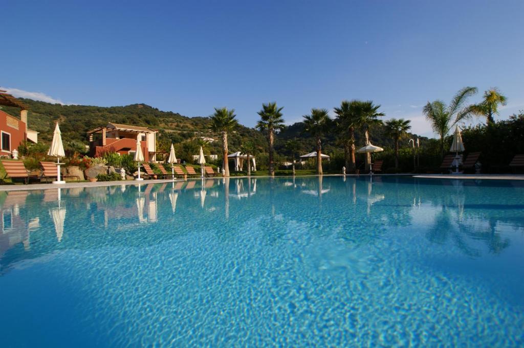 Bazén v ubytování Alcantara Resort di Charme Adults Only nebo v jeho okolí