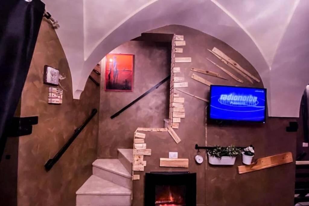 a room with a staircase with a clock on the wall at a Fasano la casa di Dony e Nicole in Fasano