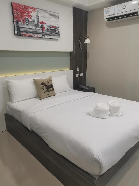 Postel nebo postele na pokoji v ubytování We Resident Hotel