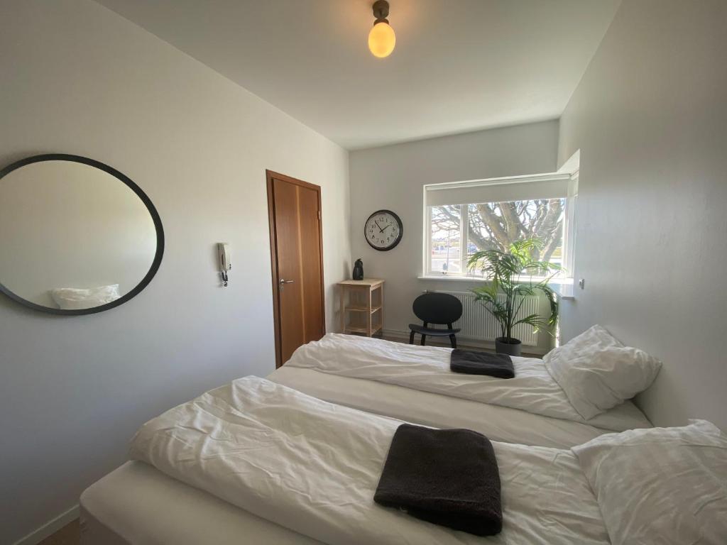 Postel nebo postele na pokoji v ubytování Day Dream Soleyjargata Rooms & Apartments