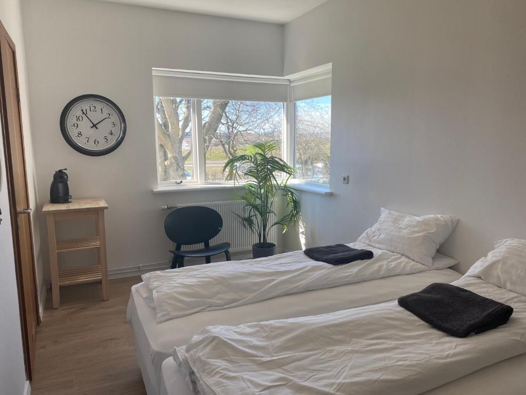 Postel nebo postele na pokoji v ubytování Day Dream Soleyjargata Rooms & Apartments
