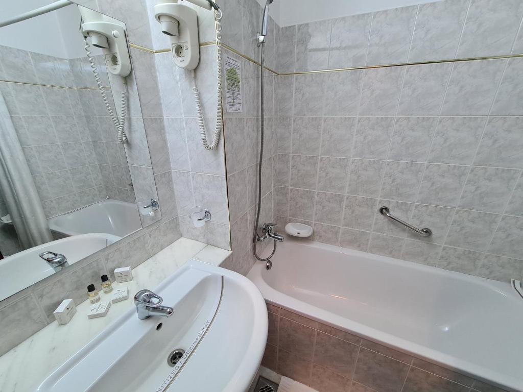 Koupelna v ubytování Hotel Belvedere