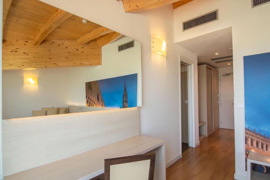 Park Hotel Pineta Boutique Hotel - Deluxe Double Room With Side Sea View
