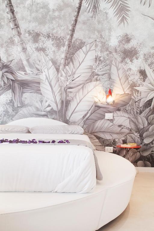 Postel nebo postele na pokoji v ubytování San Sebastiano Suite & Luxury Apartments