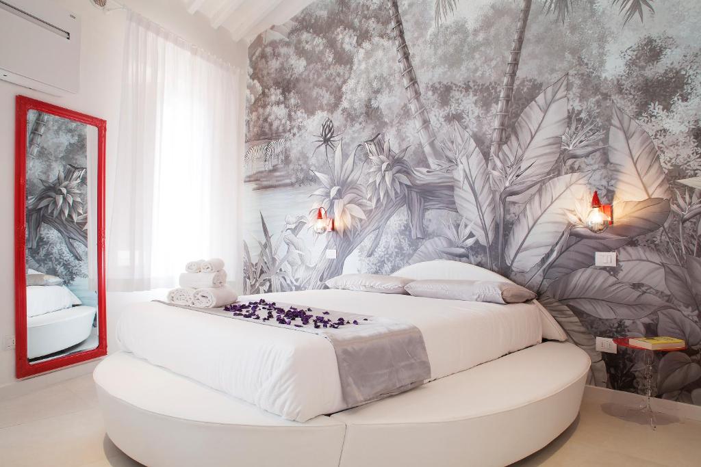 Postel nebo postele na pokoji v ubytování San Sebastiano Suite & Luxury Apartments