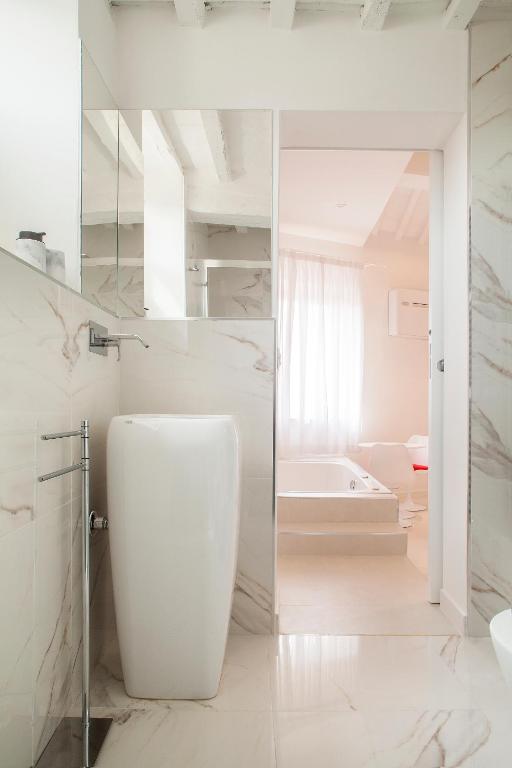 Koupelna v ubytování San Sebastiano Suite & Luxury Apartments