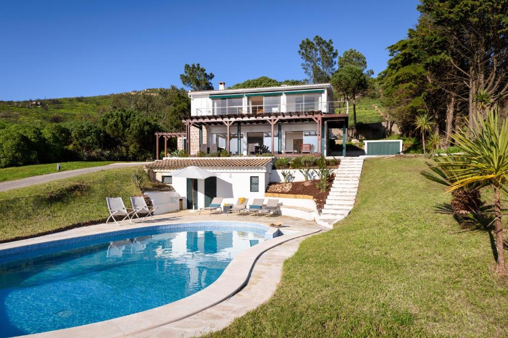 ALTIDO Unique Villa with Pool, Terrace and Tennis Court, Alcabideche,  Portugal - Booking.com