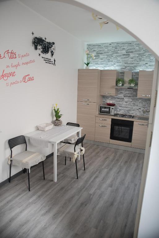 A kitchen or kitchenette at casa vacanze da gabriella tivoli