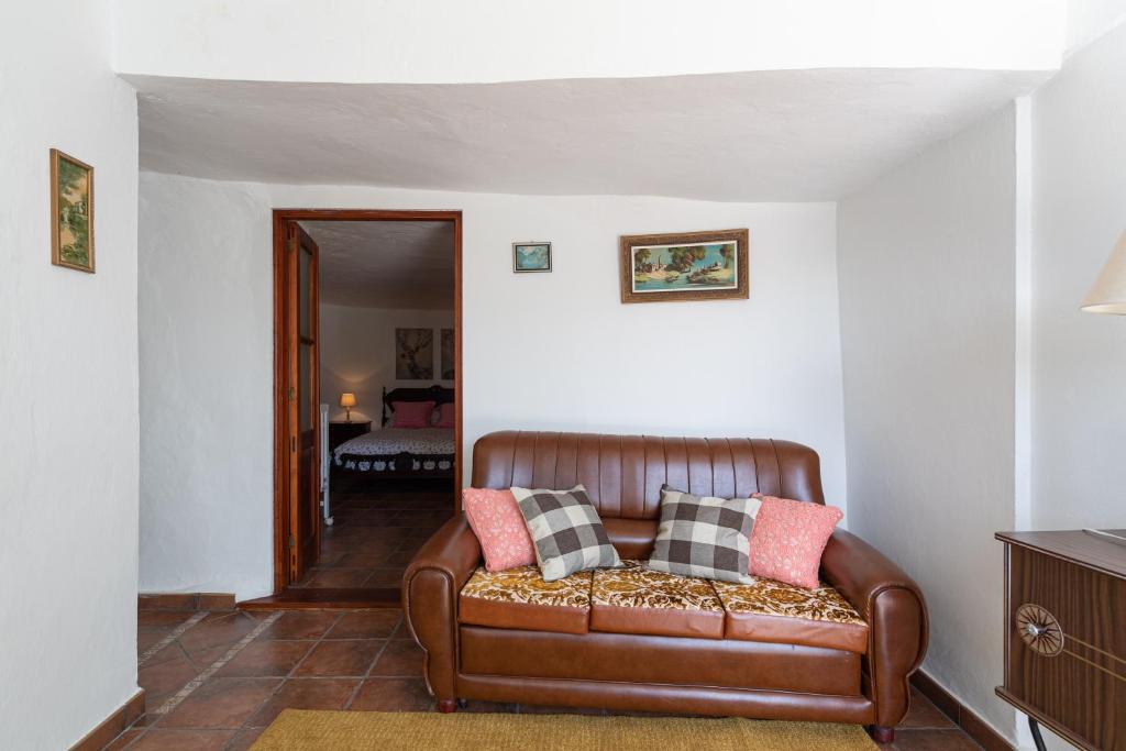 Posedenie v ubytovaní Sunset Views Terrace 2BR Cave House - Parking