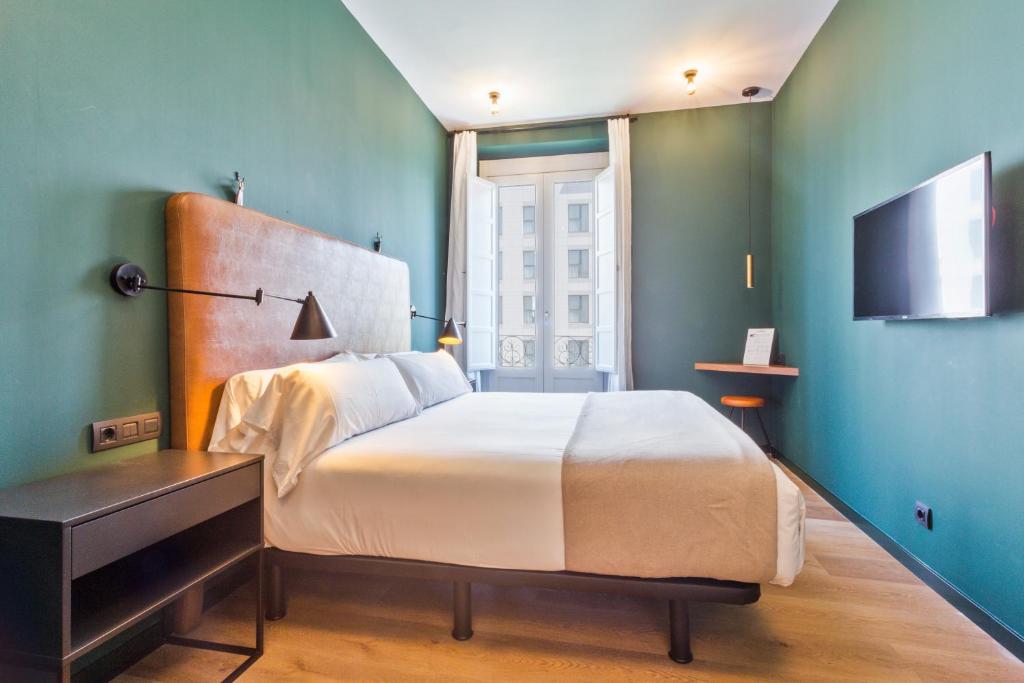 Postel nebo postele na pokoji v ubytování Uma Suites Atocha