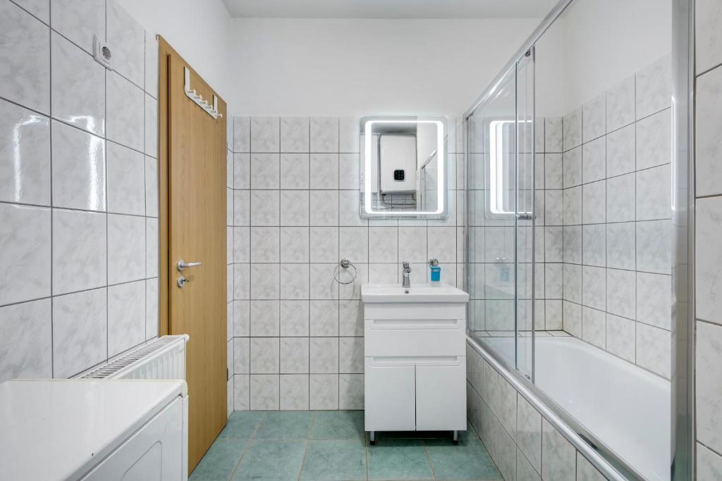 A bathroom at Fonyód Beach Apartment