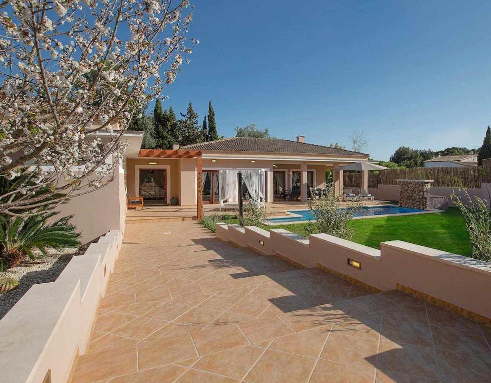 Villas Beautiful Mediterranean villa Villa Tramuntana en Crestatx, Mallorca