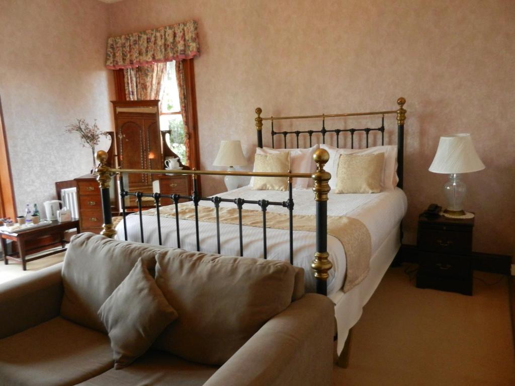Postel nebo postele na pokoji v ubytování Mansfield Castle Hotel