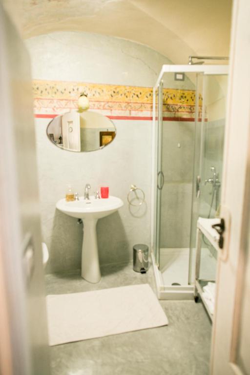 a bathroom with a sink and a shower at BB Le Gemme in Dolceacqua
