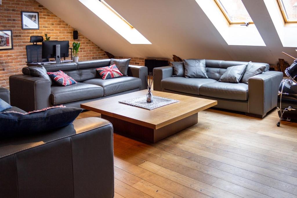 A seating area at Melomane Penthouse