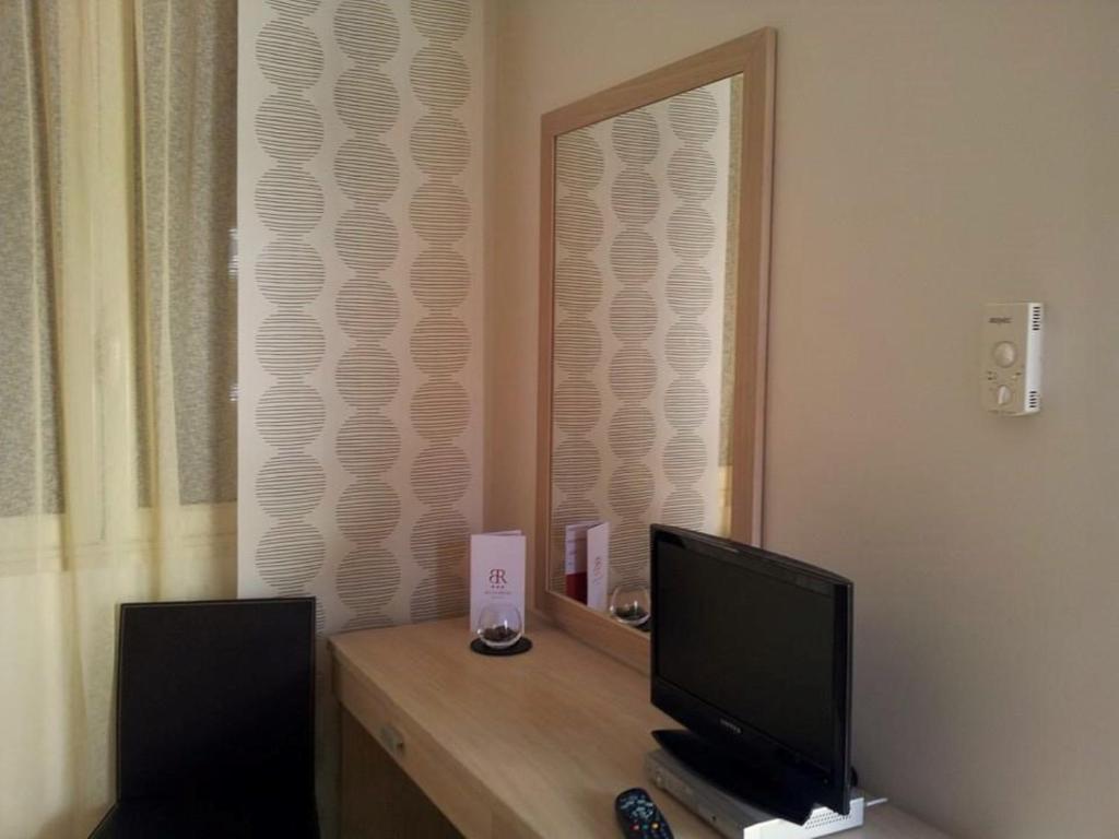 TV a/nebo společenská místnost v ubytování Hotel Bulla Regia