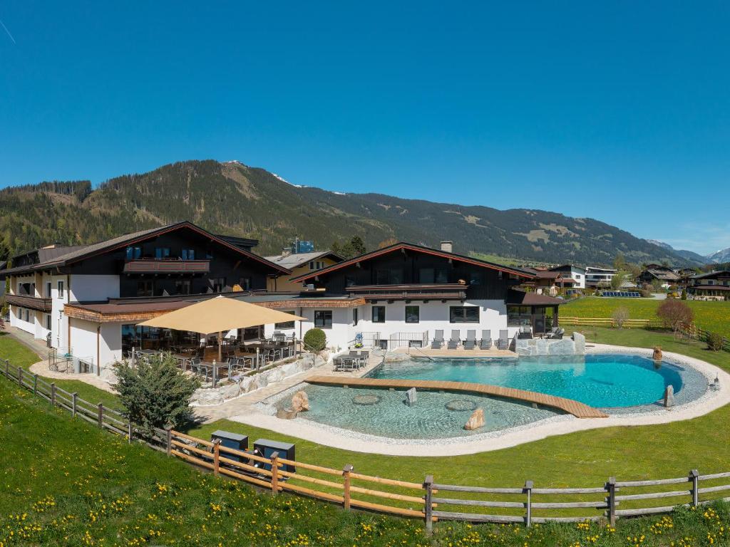 Nespecifikovaný výhled na hory nebo výhled na hory při pohledu z hotelu