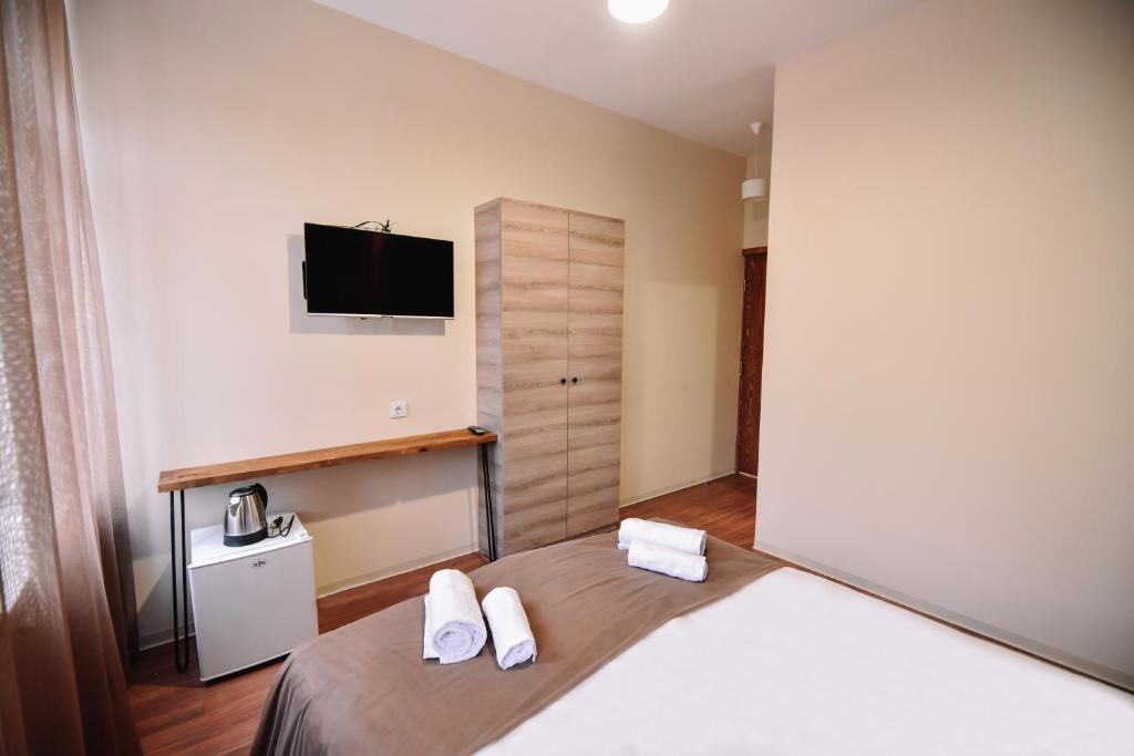 Postel nebo postele na pokoji v ubytování Lori Guest House Hotel