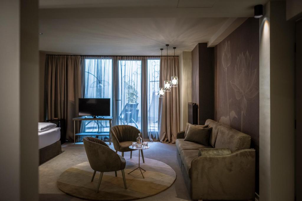 TV a/nebo společenská místnost v ubytování Altstadthotel Weisses Kreuz