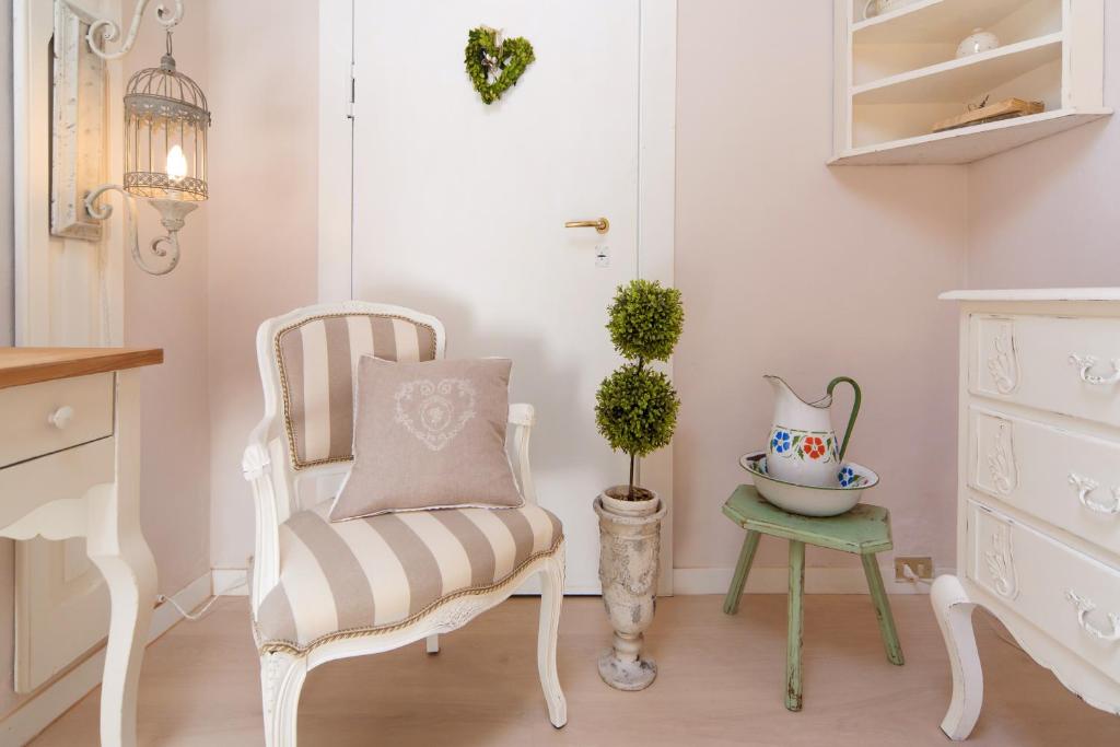 Część wypoczynkowa w obiekcie La Mansarda Segreta Mood Apartment
