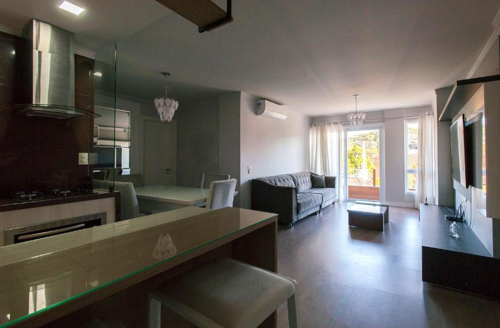  AMPLO APARTAMENTO JUNTO À RUA COBERTA DE CANELA - Campos de Canella