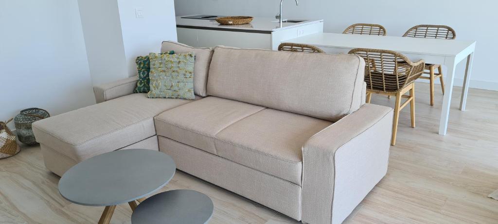 Posezení v ubytování La Isleta Sea View beach apartment - Front Line