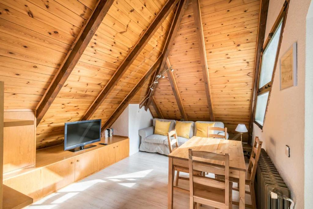 Postel nebo postele na pokoji v ubytování Brahets by SeaMount Rentals