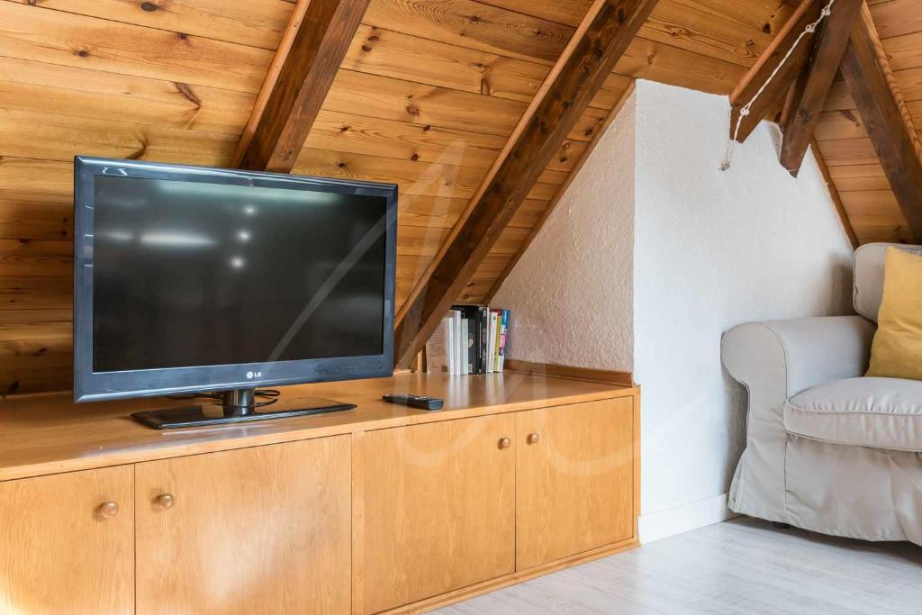 TV a/nebo společenská místnost v ubytování Brahets by SeaMount Rentals