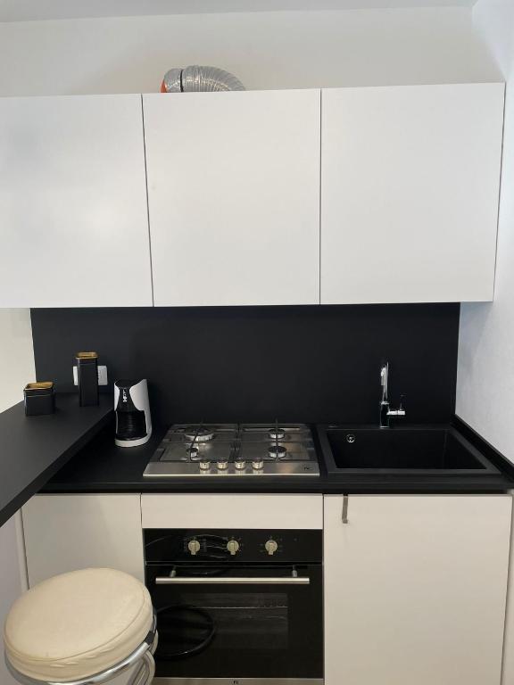A kitchen or kitchenette at La Nicchia