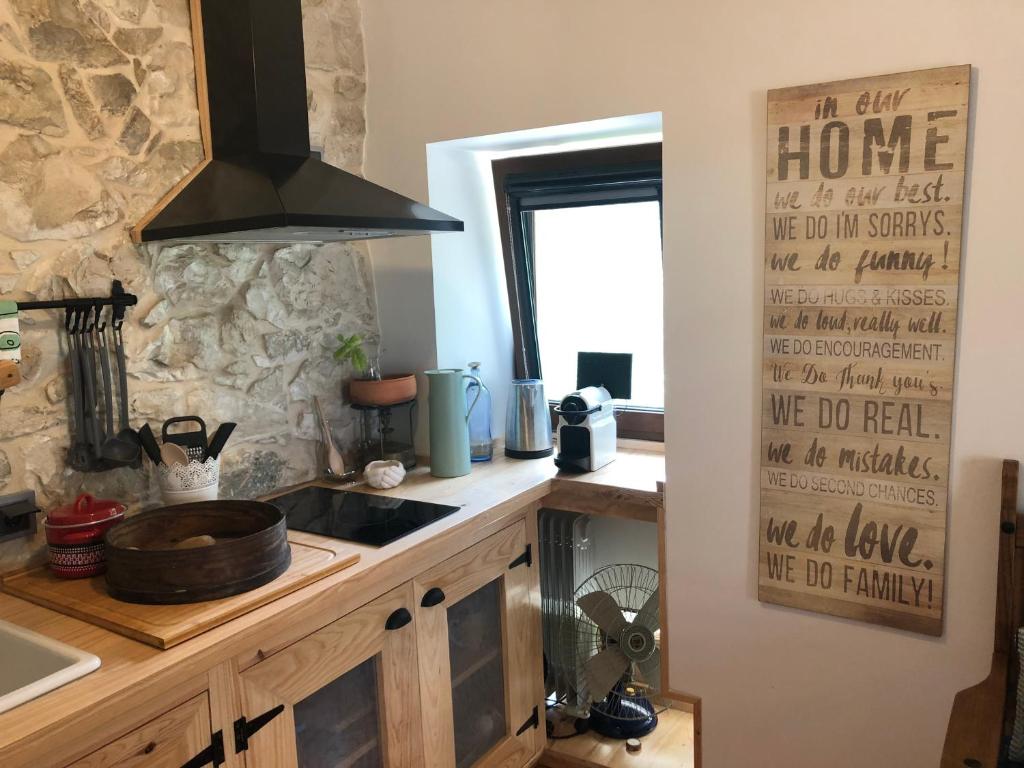 Kuchyň nebo kuchyňský kout v ubytování Casa das Raposas
