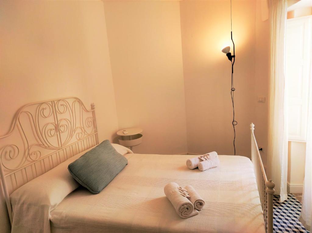 Posteľ alebo postele v izbe v ubytovaní Suite Bagnara- Ortigia Holidays