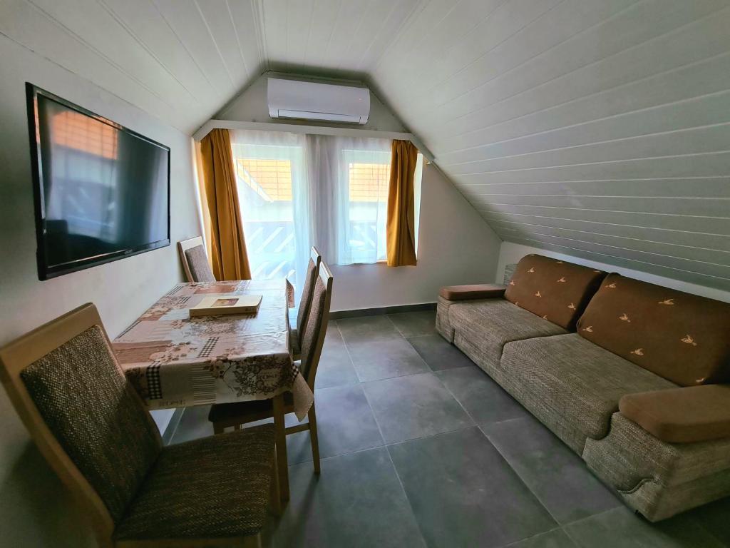 Posedenie v ubytovaní Regina Apartman Hegykő