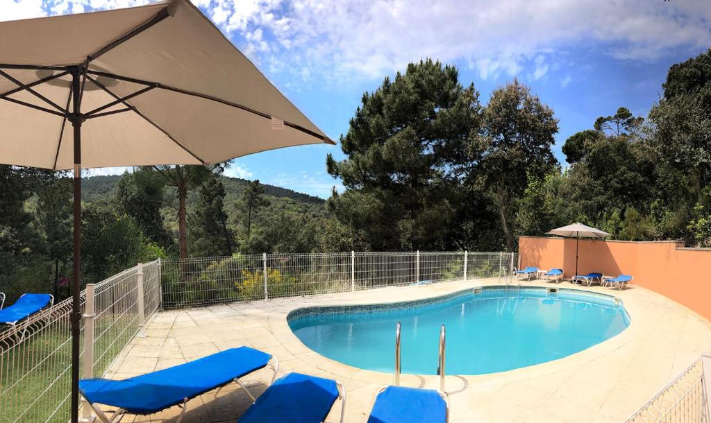 Fotografie z fotogalerie ubytování Cómoda e íntima Villa con piscina pricvada. 4 suites + 4 hab. + 2 baños v destinaci Lloret de Mar