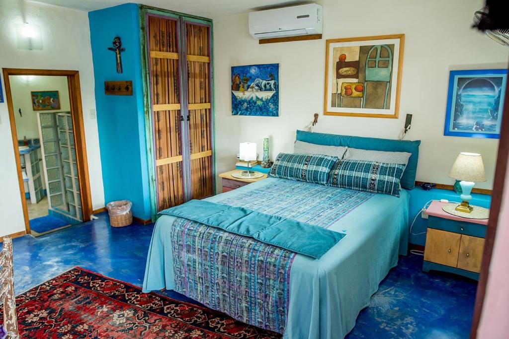 a bedroom with a blue bed and a blue floor at Majikal B&B - Aqua in Mérida