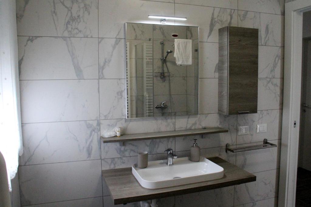 Łazienka w obiekcie Agriturismo La Fraterna