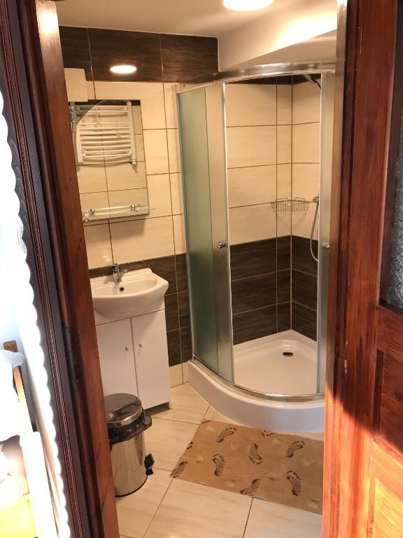 Vannituba majutusasutuses Apartament i pokoje u Piotra