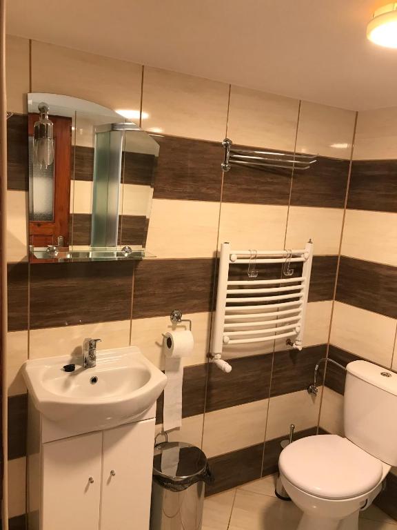 Vannituba majutusasutuses Apartament i pokoje u Piotra