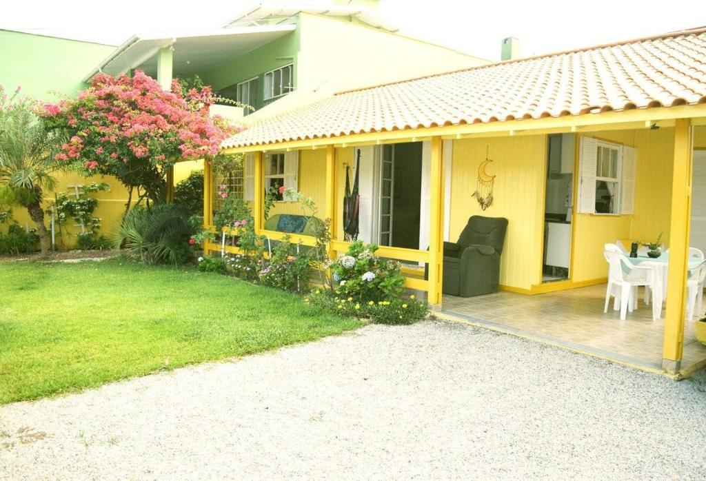  Casa Amarela Próxima à Praia
