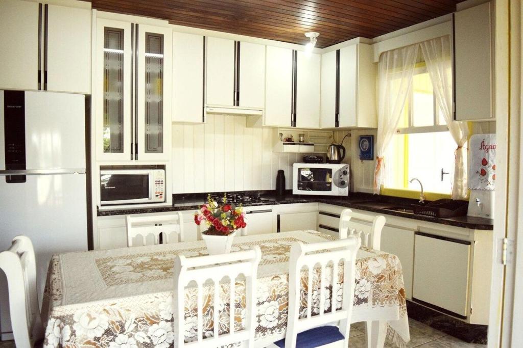  Casa Amarela Próxima à Praia