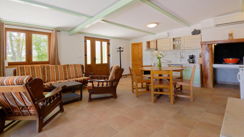 Kuchyň nebo kuchyňský kout v ubytování Holiday Home Gimino by Rent Istria