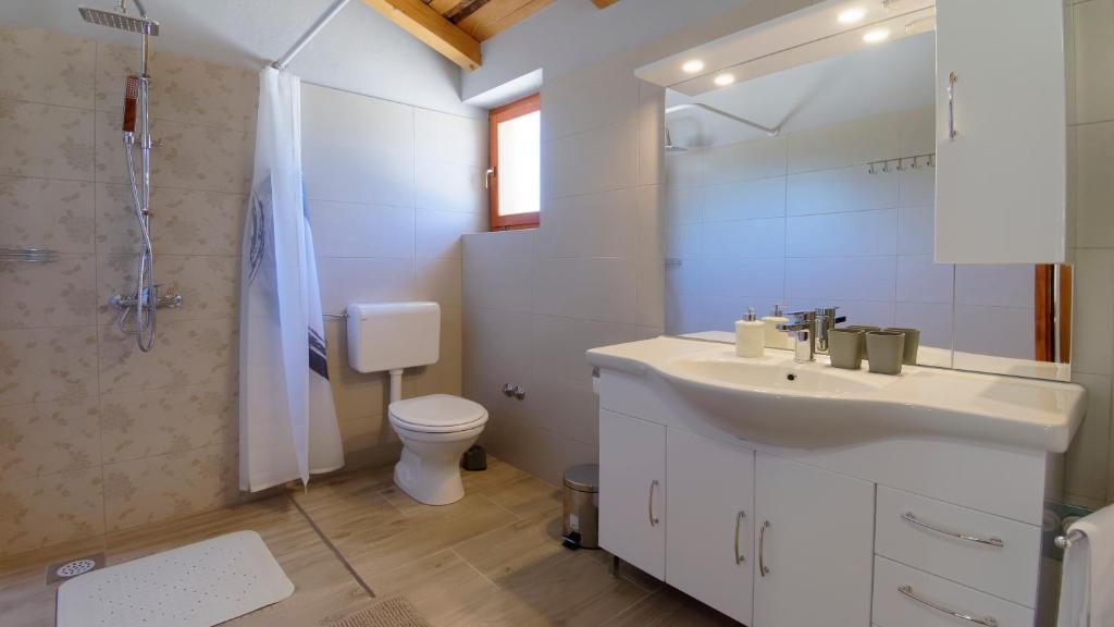 Koupelna v ubytování Holiday Home Gimino by Rent Istria
