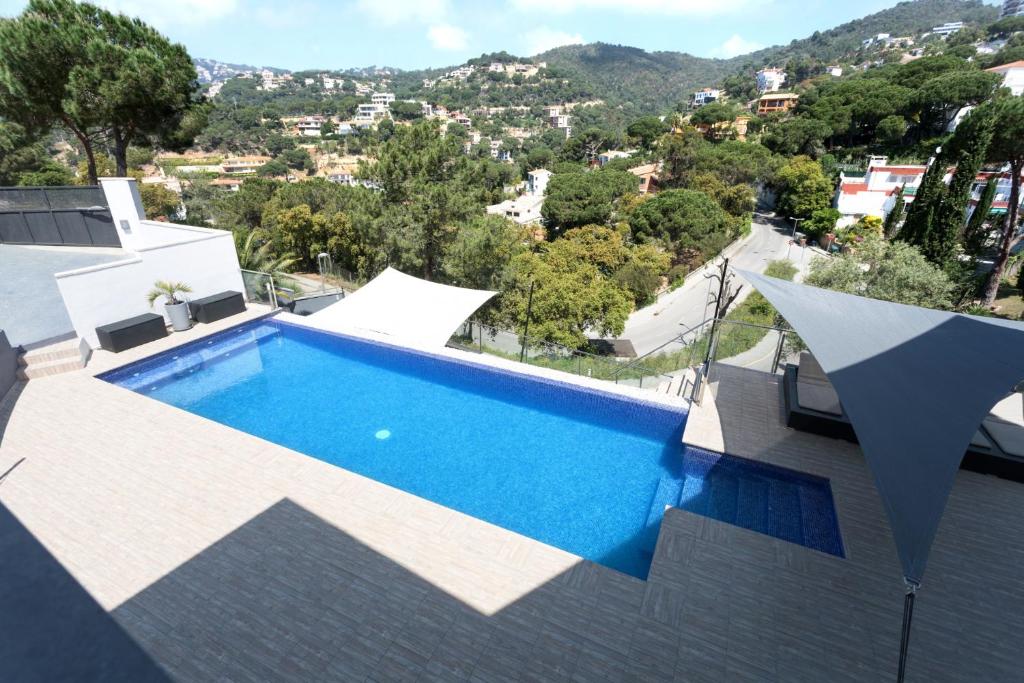 Bazén v ubytování Villa Leeloo - Location Maitikoa nebo v jeho okolí