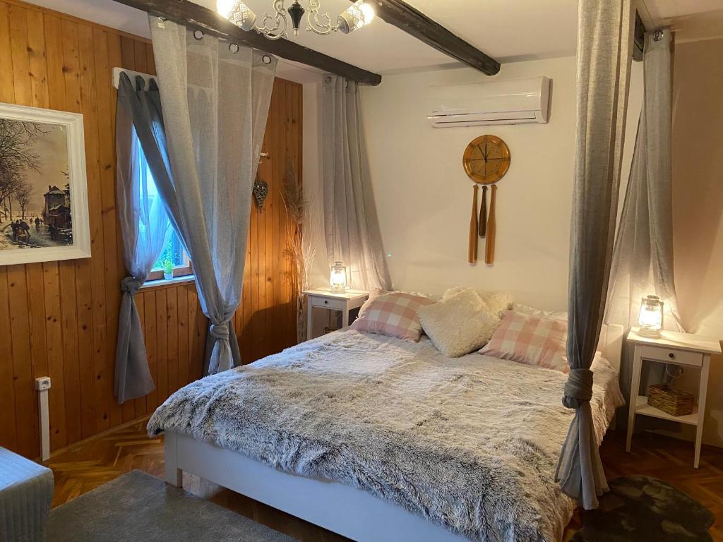 Katil atau katil-katil dalam bilik di M&M Kuća za odmor