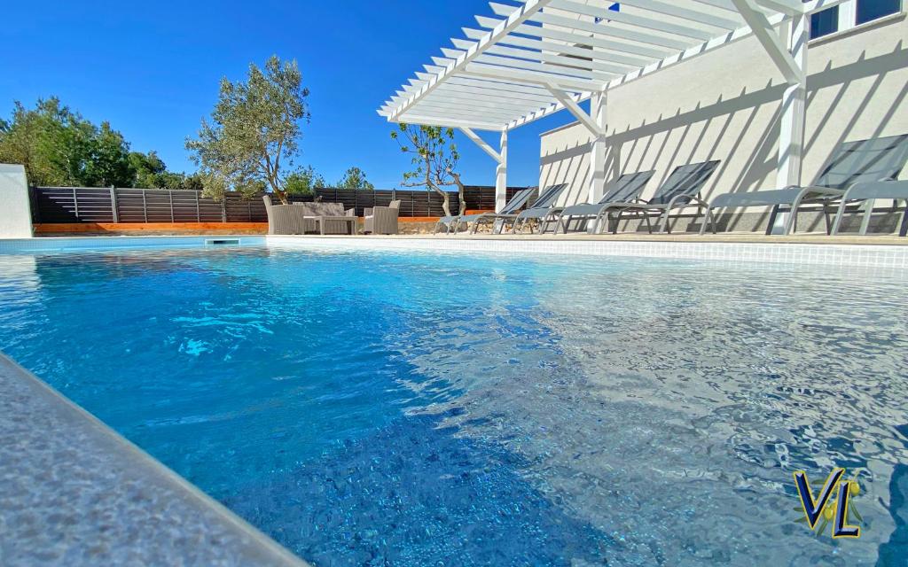 Fotografia z galérie ubytovania Pakostane - JUSTINA - appartement 80 m2 et piscine v Pakoštane