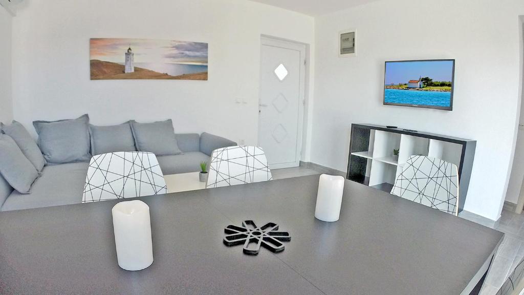 Fotografia z galérie ubytovania Pakostane - JUSTINA - appartement 80 m2 et piscine v Pakoštane