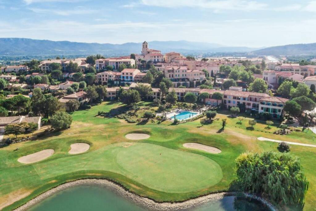 Superbe Appartement ROYAL 5 PERS Golf Piscines - Housity