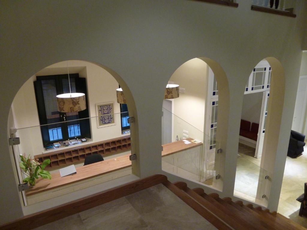a lobby with two arched windows and a salon at Hotel del Balneario in Tolox