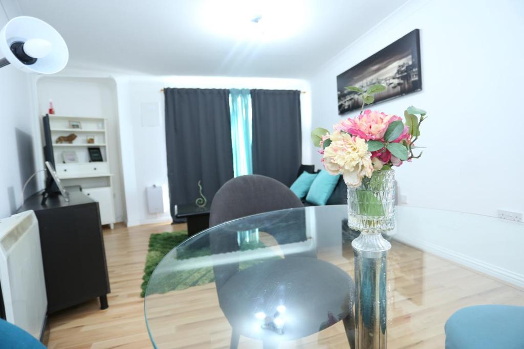 Lovely 2 Bedroom Apartment