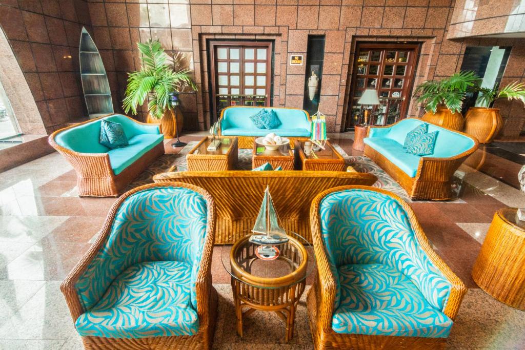 Uma área de estar em GHL Hotel Sunrise